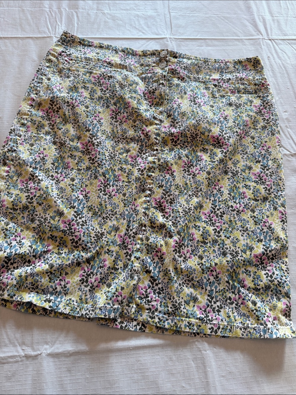 J. Jill Pale Yellow Floral Button-Front Mini Skirt with Pink & Blue Flowers